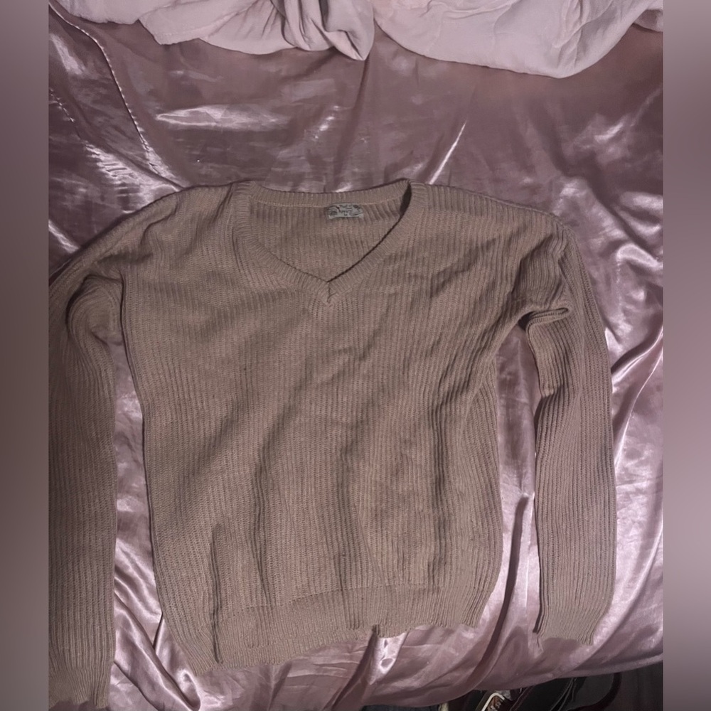 Women's V-Neck Sweater in Taupe
